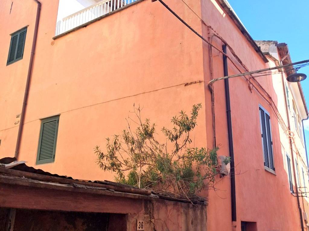 casa indipendente in vendita a Loano