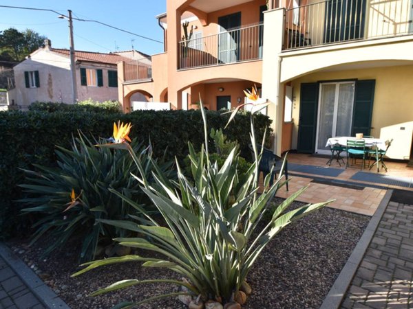 casa indipendente in vendita a Loano