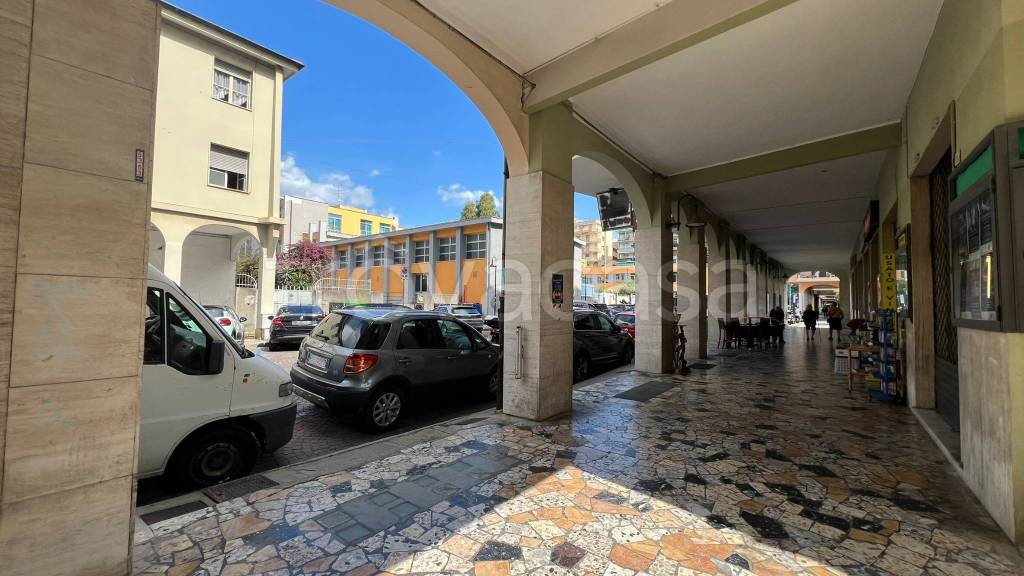 negozio in vendita a Loano