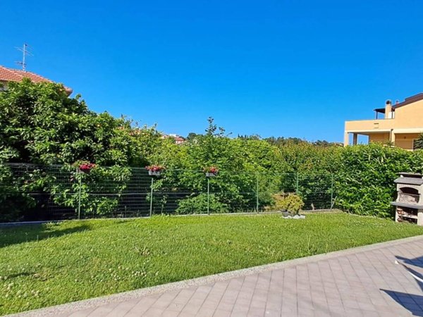 casa indipendente in vendita a Loano