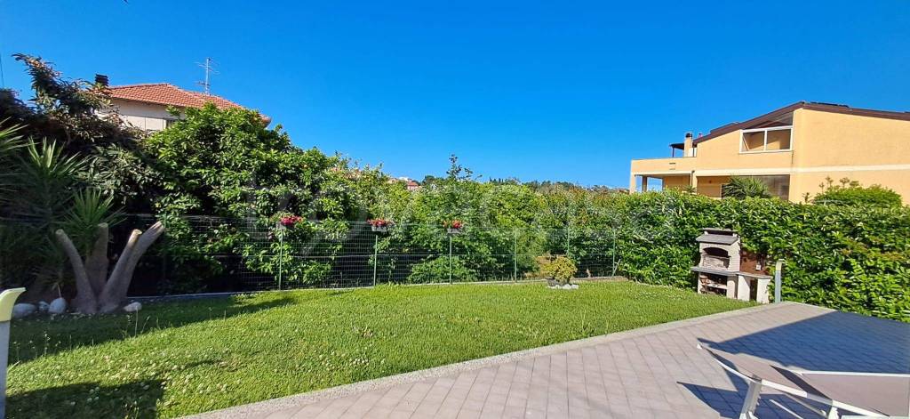 casa indipendente in vendita a Loano