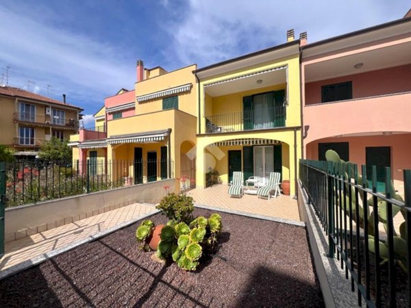 casa indipendente in vendita a Loano