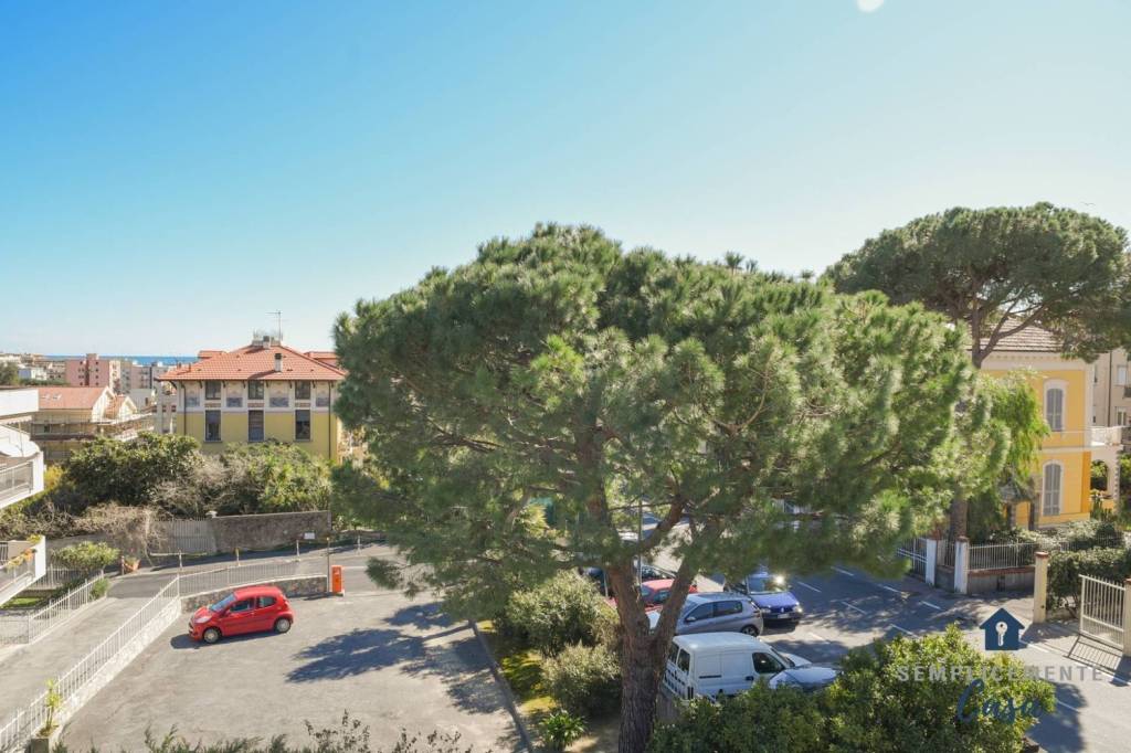 casa indipendente in vendita a Loano