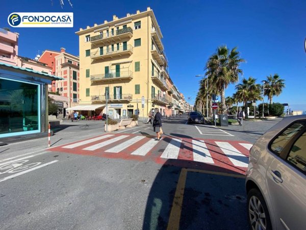 locale commerciale in vendita a Loano