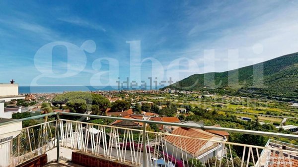 casa indipendente in vendita a Loano