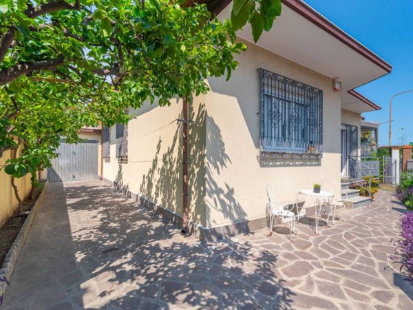 casa indipendente in vendita a Loano