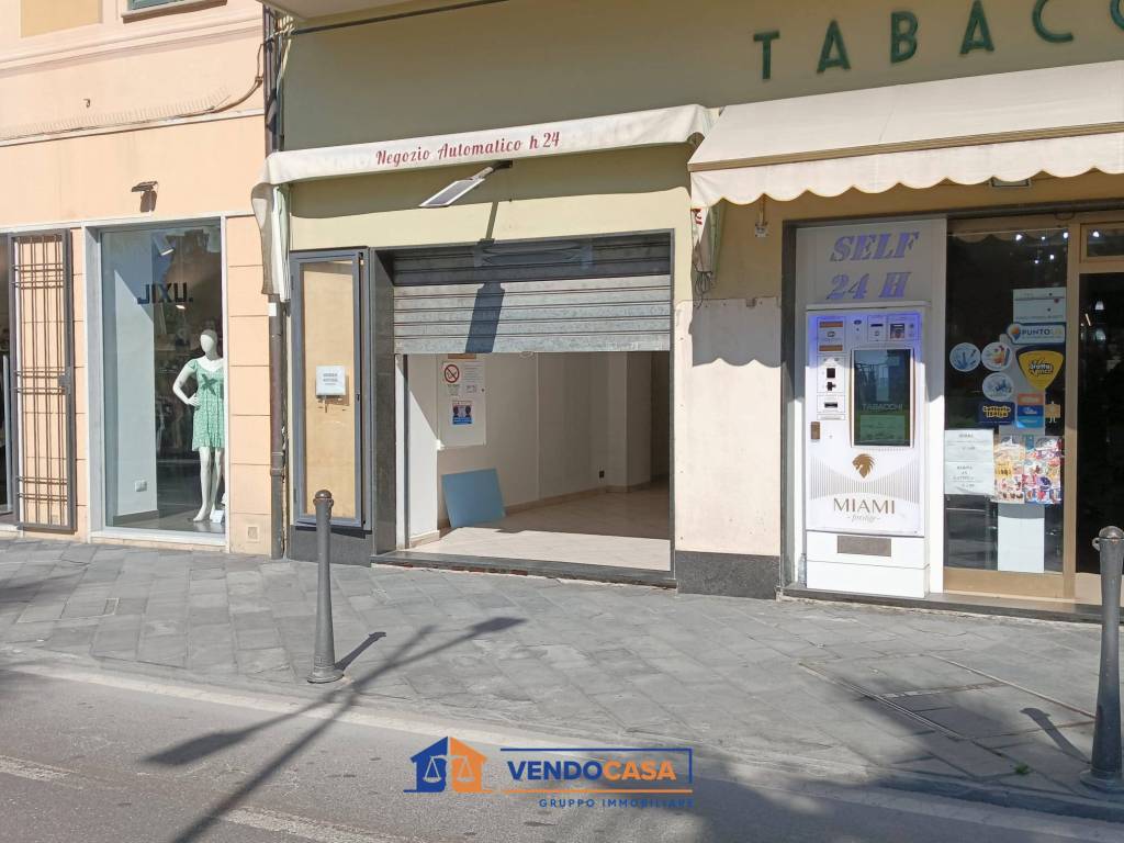 negozio in vendita a Loano