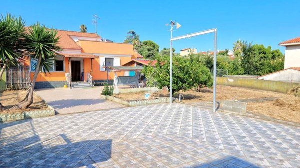 casa indipendente in vendita a Loano