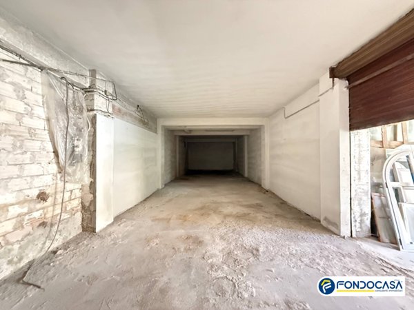 locale di sgombero in vendita a Loano