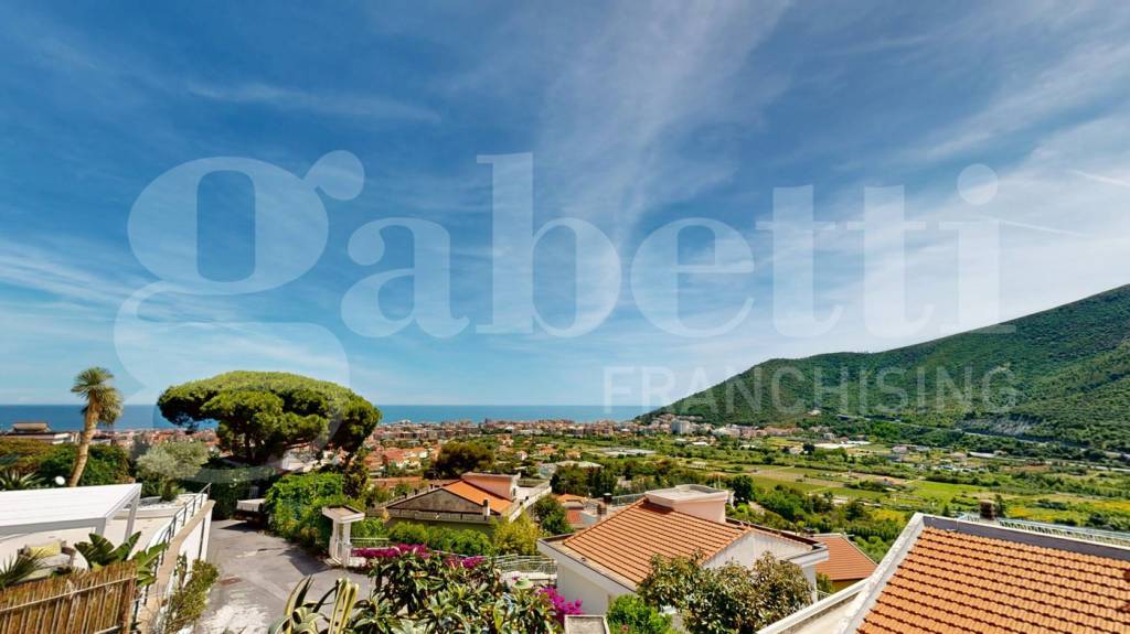 casa indipendente in vendita a Loano