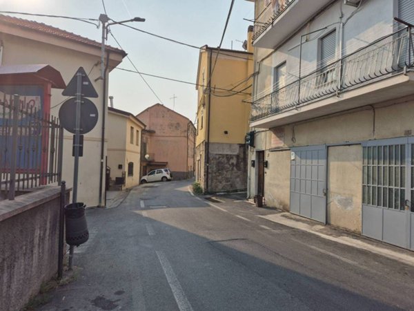 locale commerciale in vendita a Loano