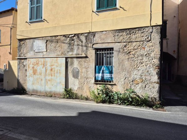 locale commerciale in vendita a Loano