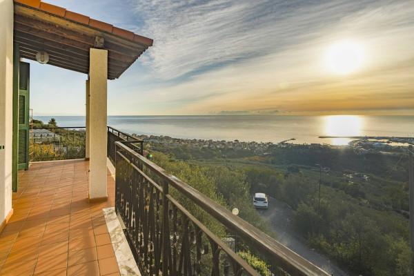 casa indipendente in vendita a Loano