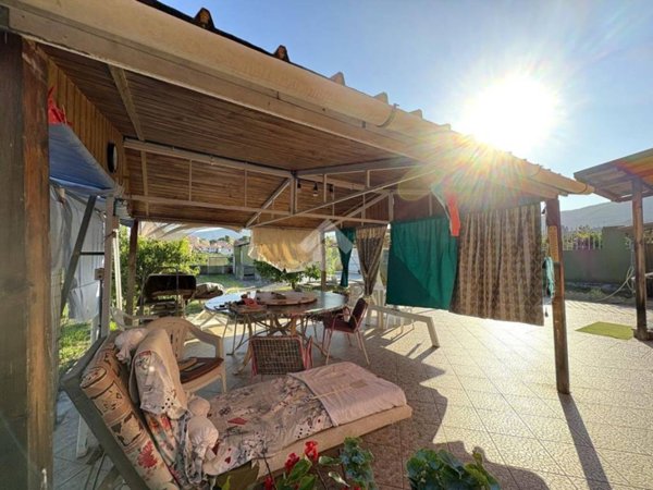 casa indipendente in vendita a Loano