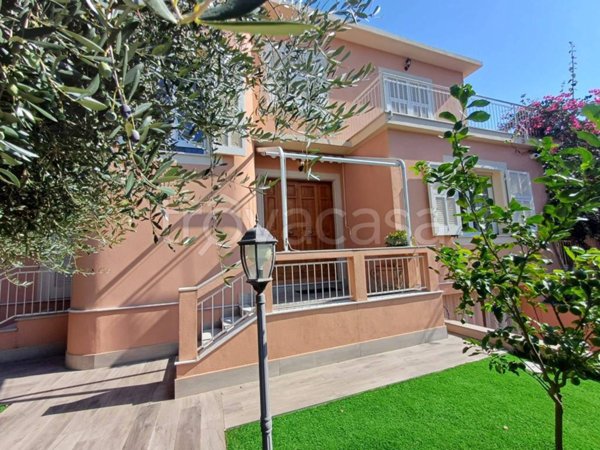 casa indipendente in vendita a Loano