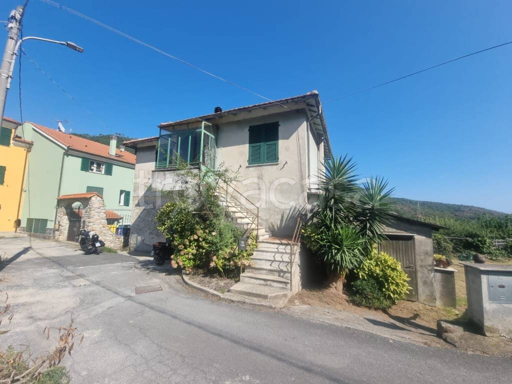 casa indipendente in vendita a Loano