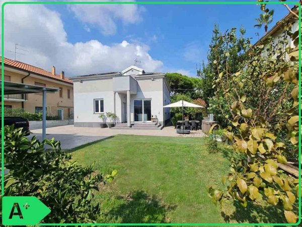 casa indipendente in vendita a Loano