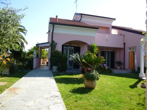 casa indipendente in vendita a Loano