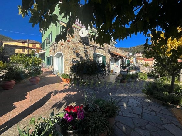 appartamento in vendita a Loano in zona Verzi