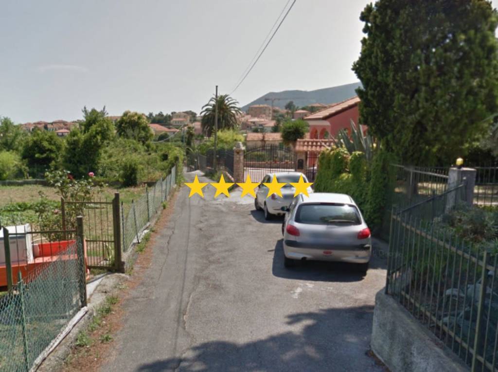 casa indipendente in vendita a Loano