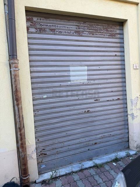 locale di sgombero in vendita a Loano