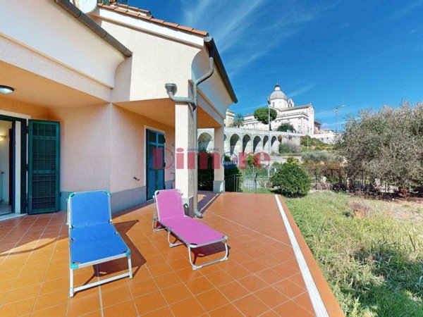 casa indipendente in vendita a Loano