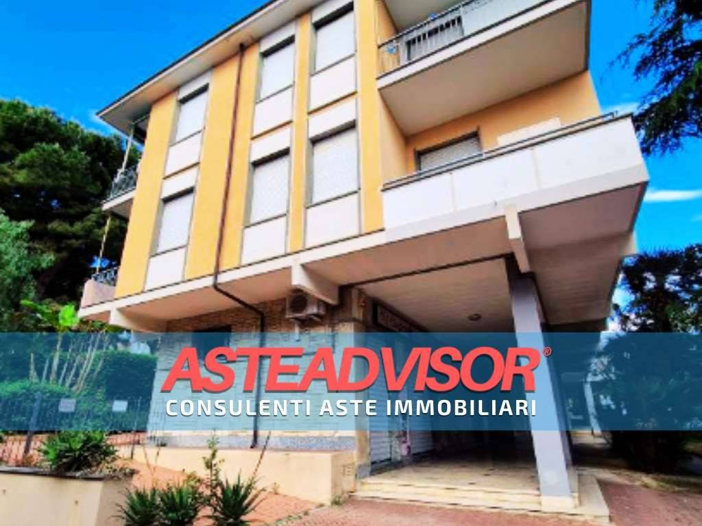 negozio in vendita a Loano