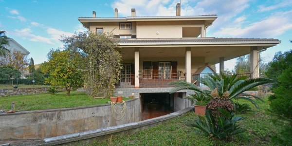 casa indipendente in vendita a Loano