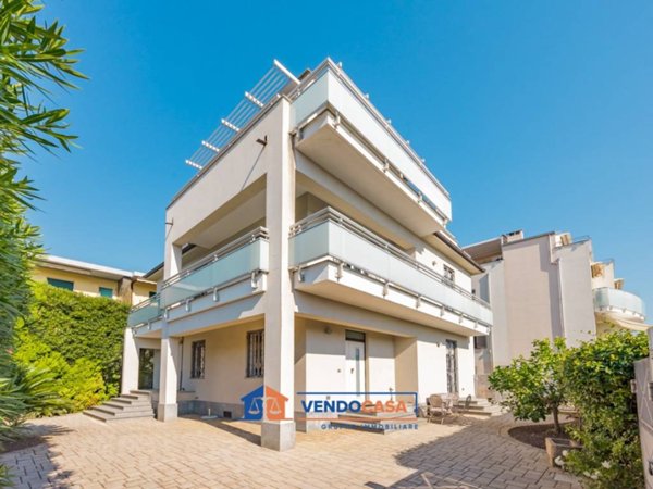 casa indipendente in vendita a Loano