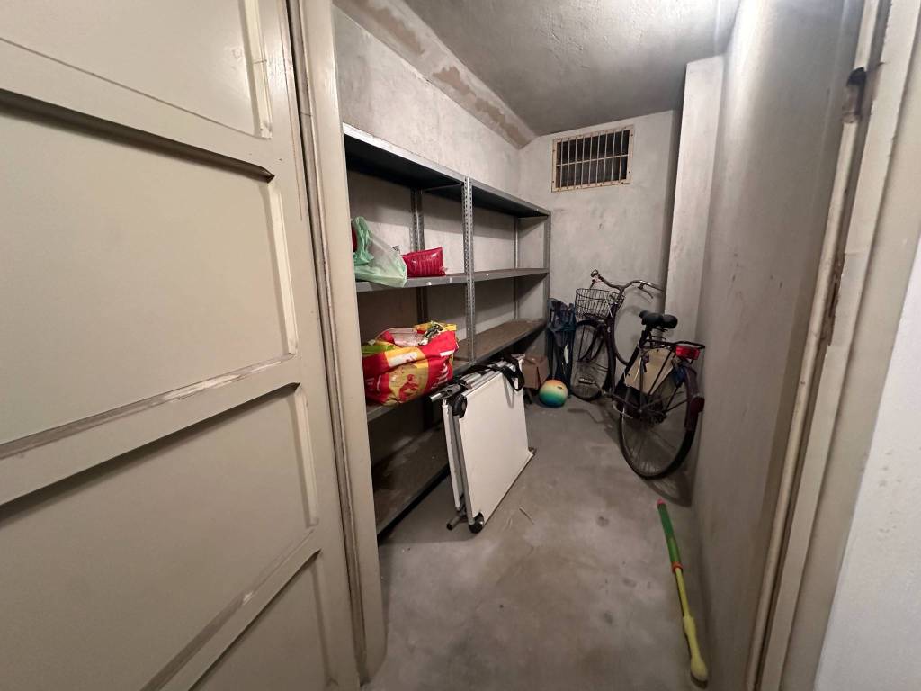 locale commerciale in vendita a Loano