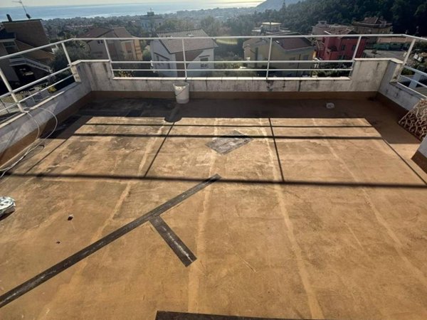 casa indipendente in vendita a Loano