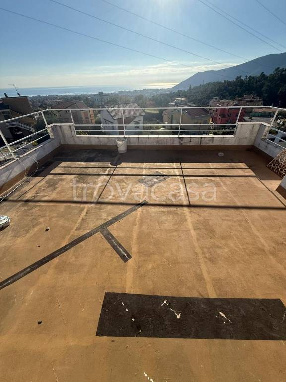 casa indipendente in vendita a Loano