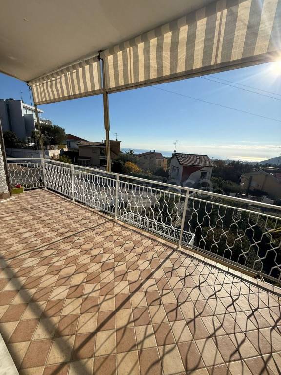 casa indipendente in vendita a Loano