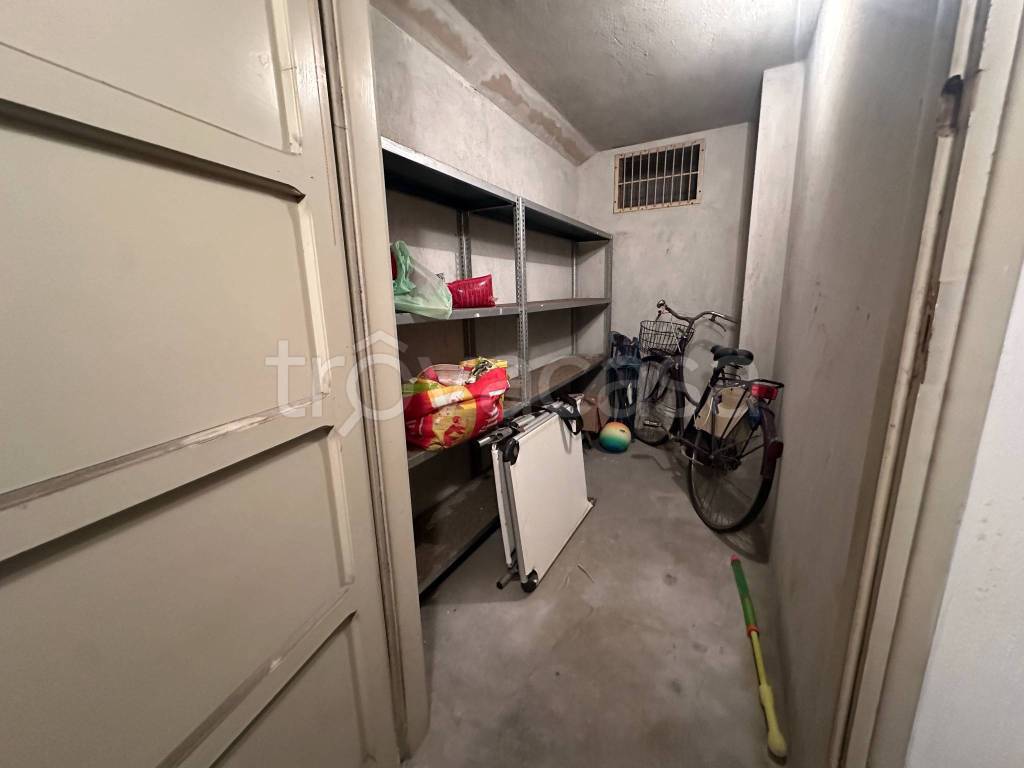 locale commerciale in vendita a Loano