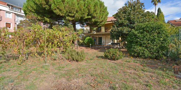 casa indipendente in vendita a Loano