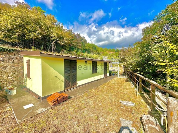 locale di sgombero in vendita a Loano