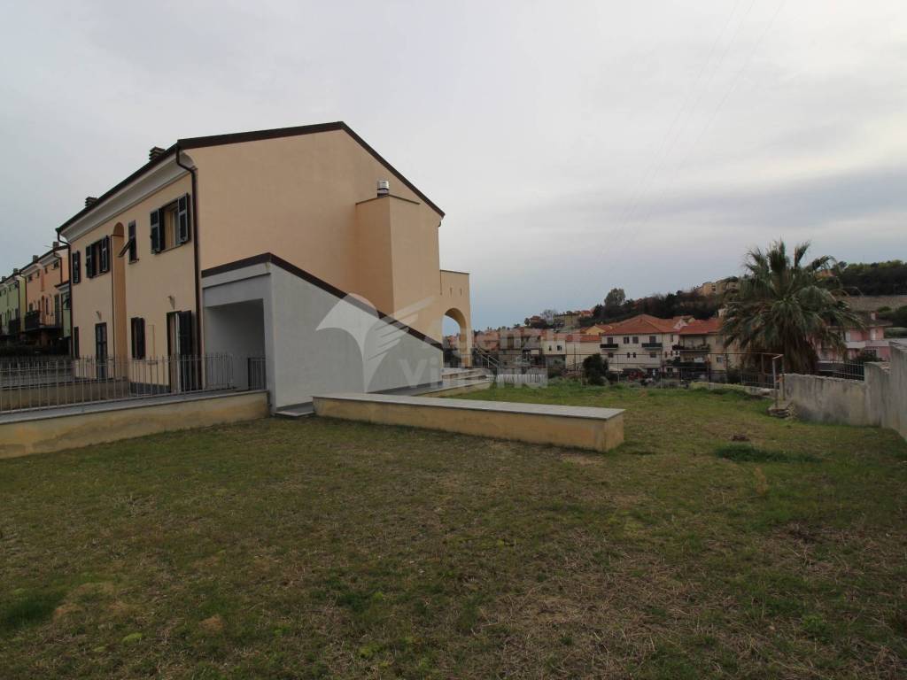 casa indipendente in vendita a Loano