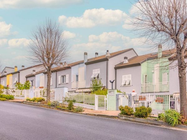 casa indipendente in vendita a Loano