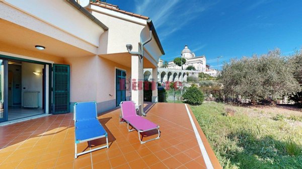 casa indipendente in vendita a Loano