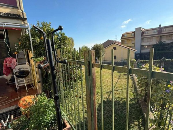 casa indipendente in vendita a Loano