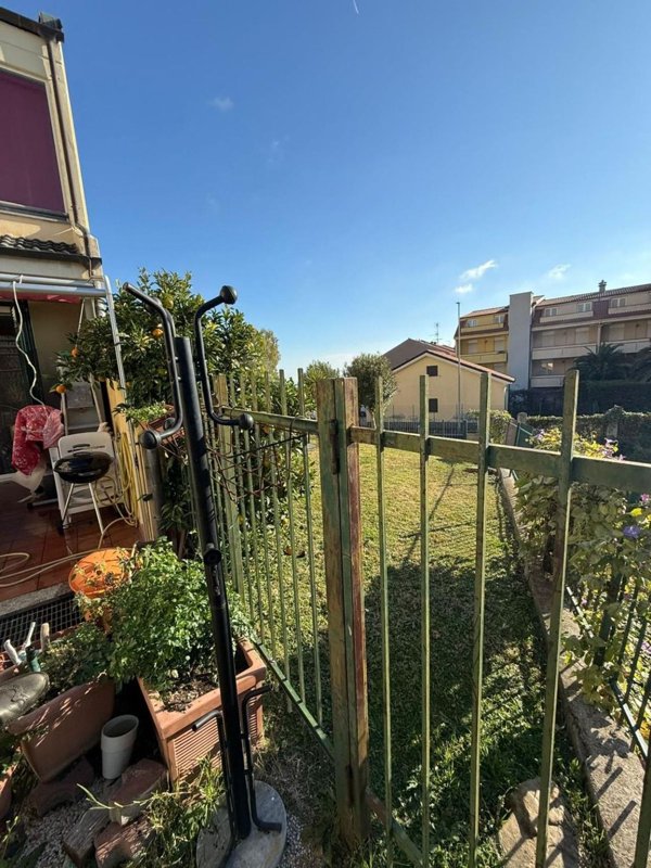 casa indipendente in vendita a Loano