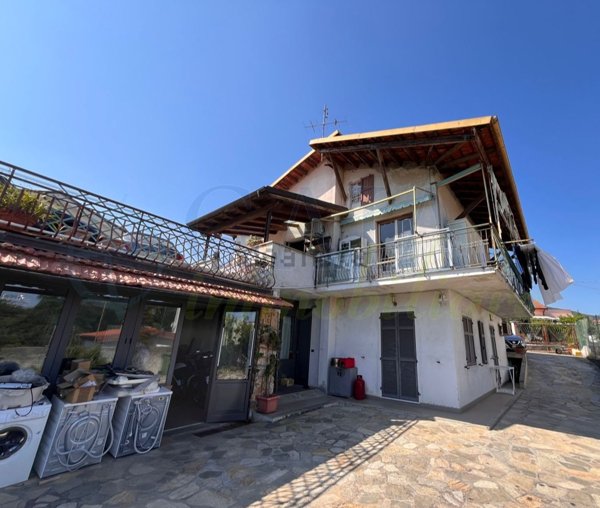 casa indipendente in vendita a Loano