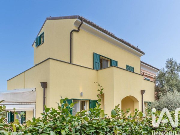 casa indipendente in vendita a Loano