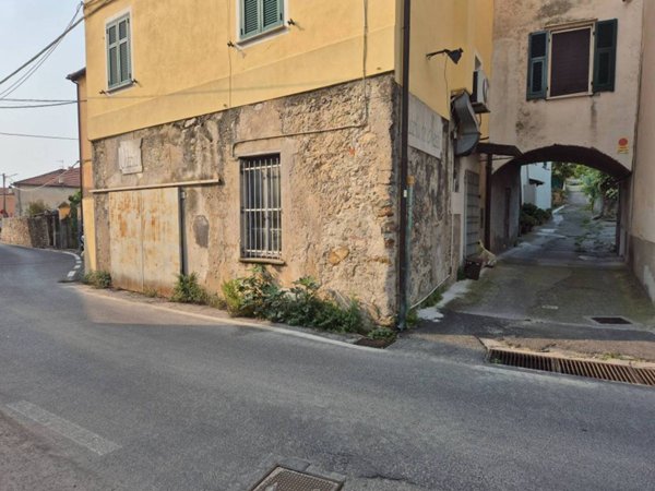 locale commerciale in vendita a Loano