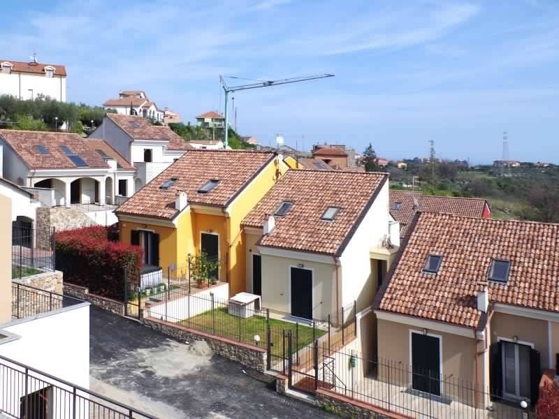 casa indipendente in vendita a Loano