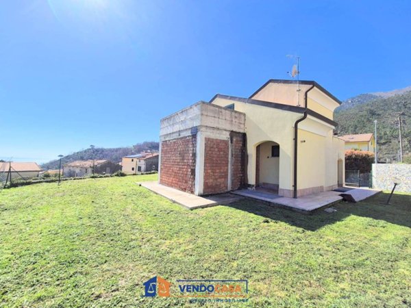 casa indipendente in vendita a Loano in zona Verzi