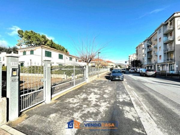 negozio in vendita a Loano