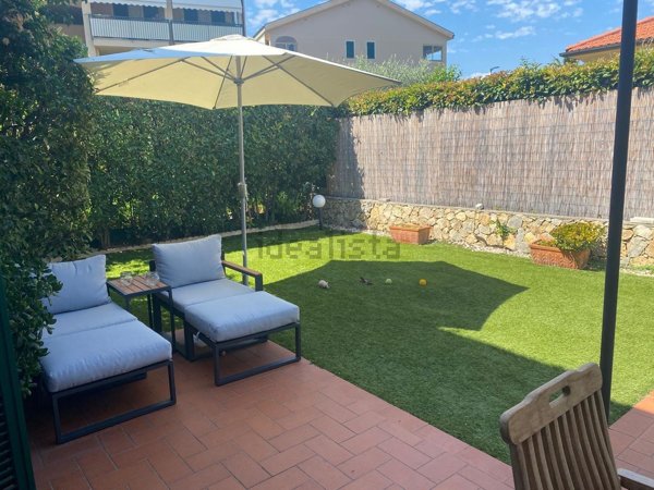 casa indipendente in vendita a Loano