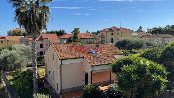 casa indipendente in vendita a Loano