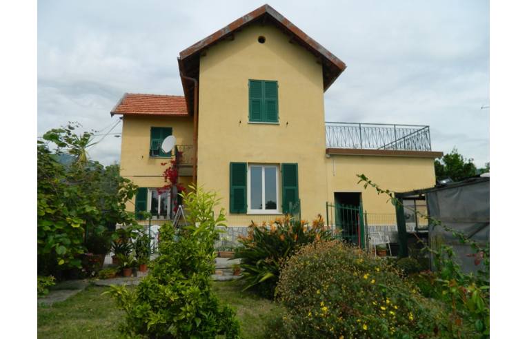 casa indipendente in vendita a Loano
